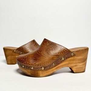 Sundance Cordani Five Worlds Zorba Chocolate Brown Tooled Leather Wood Clog Sz 9